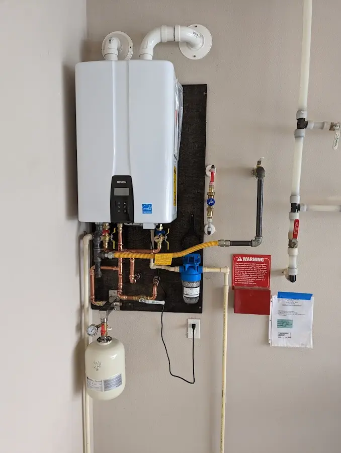 Professional plumber installing copper piping in a Baxter Springs home